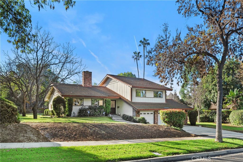1194 Lyndhurst Drive NW