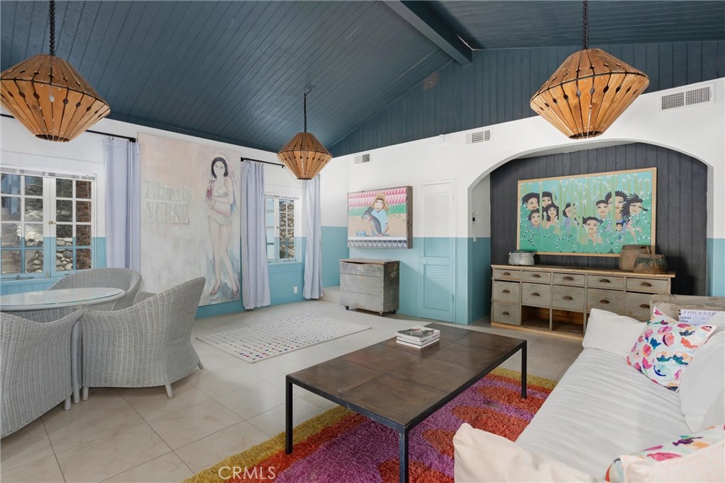 294 W Crestview Drive