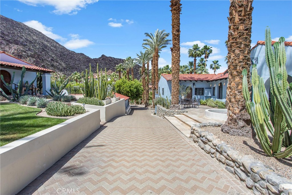 294 W Crestview Drive