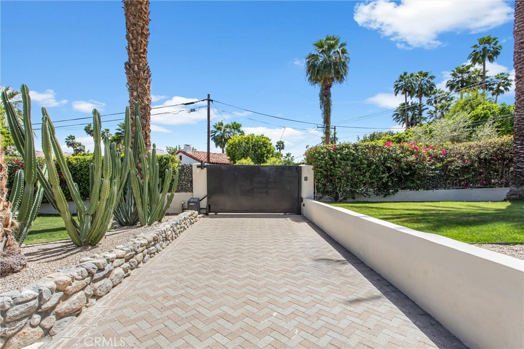 294 W Crestview Drive