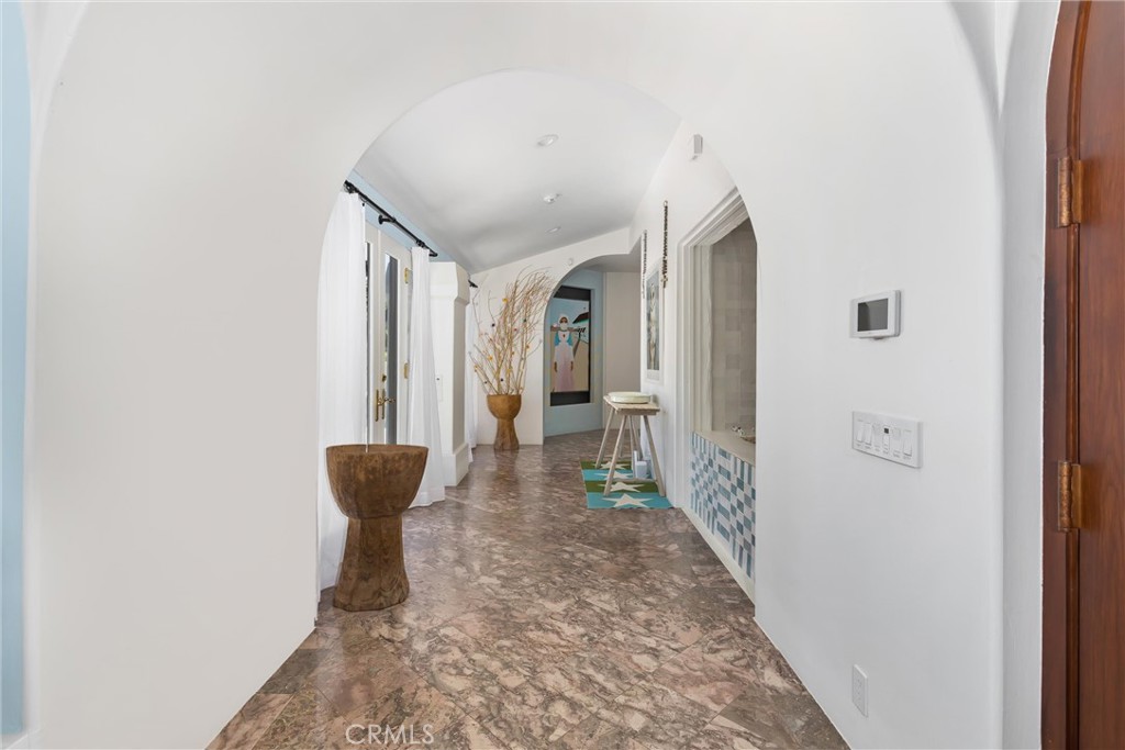 294 W Crestview Drive