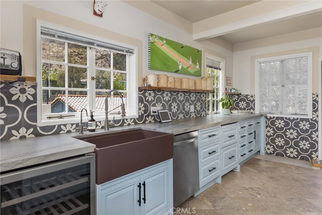 294 W Crestview Drive
