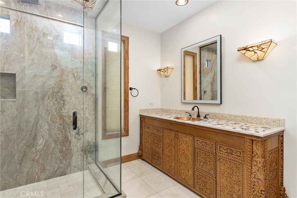 204 Saint Catherine