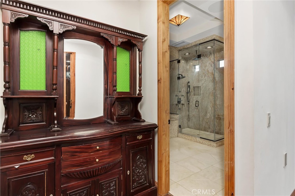 204 Saint Catherine