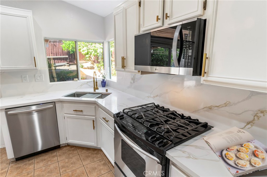16366 W Sun Canyon