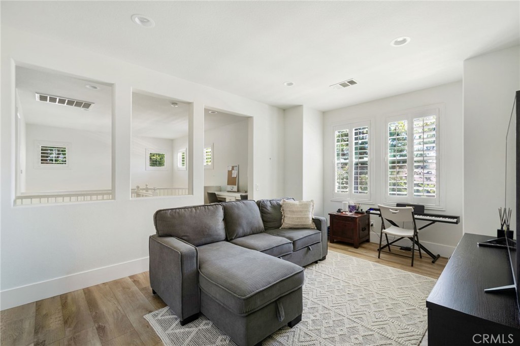 24 Thorp Spring