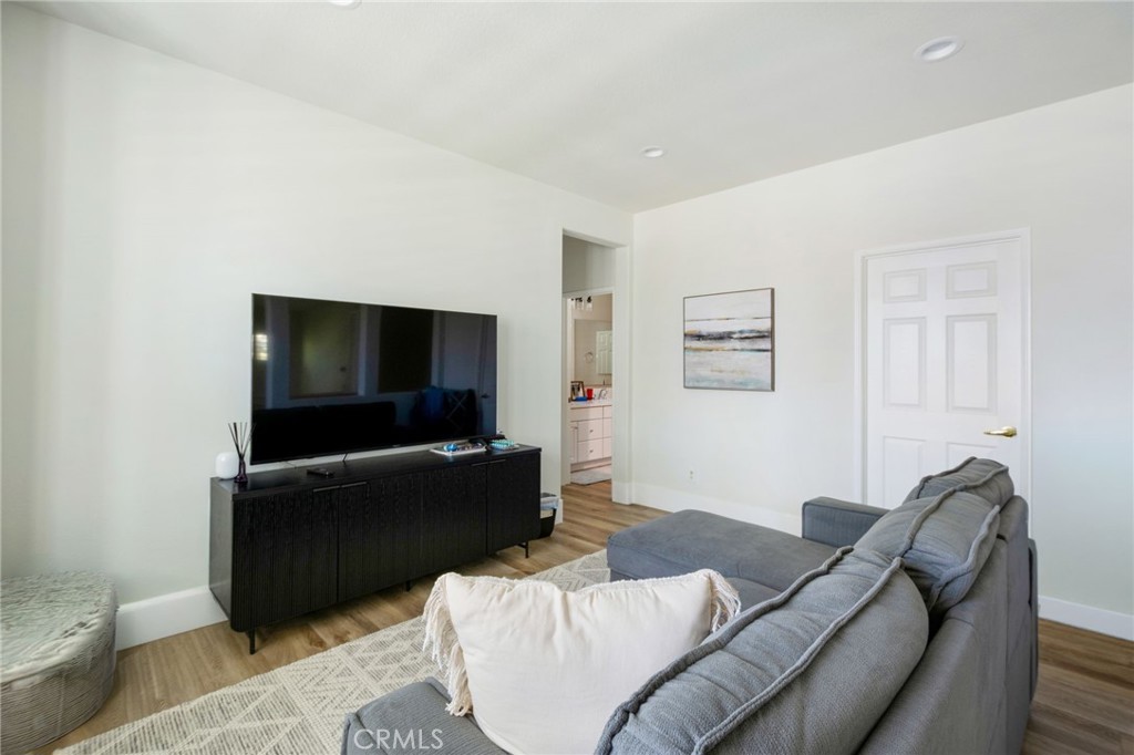 24 Thorp Spring