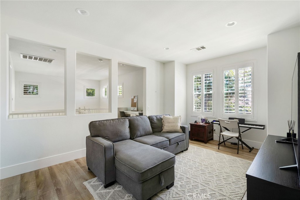 24 Thorp Spring