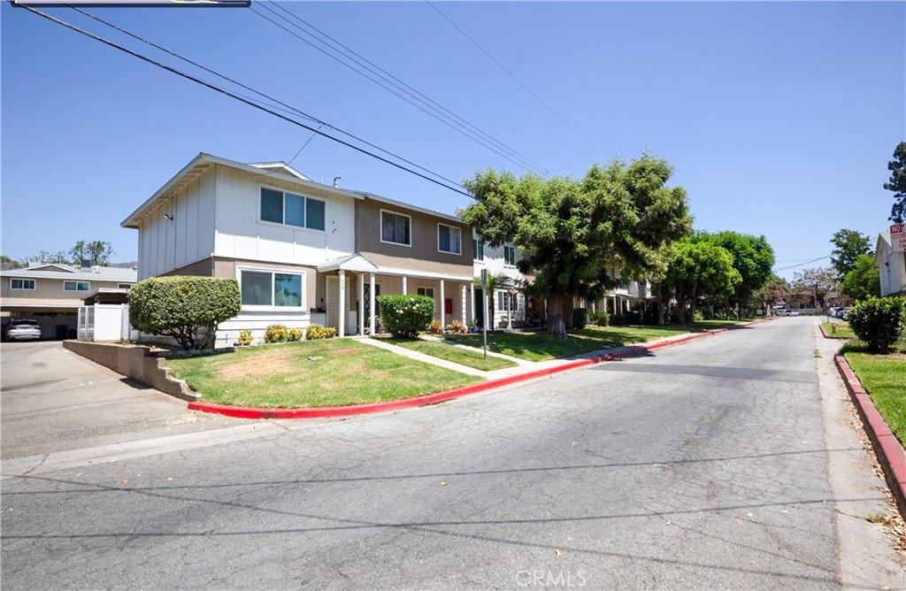 659 E Lee