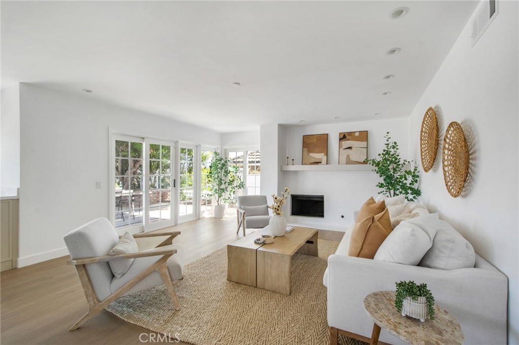 3000 Calle Grande Vista