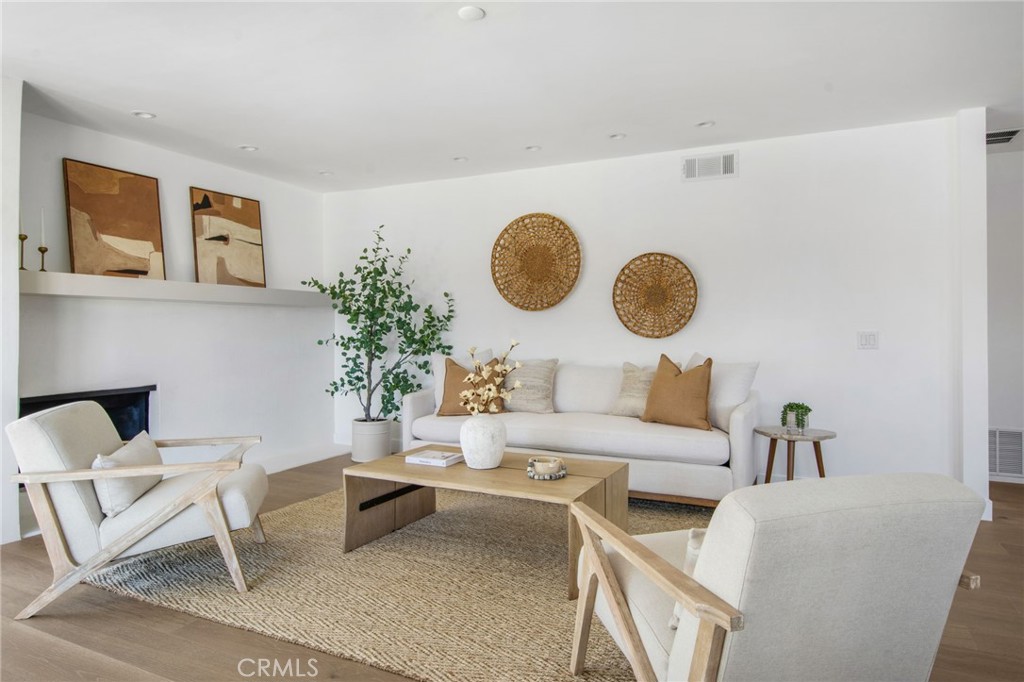 3000 Calle Grande Vista