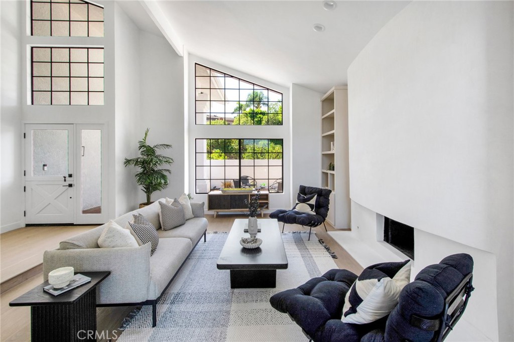 3000 Calle Grande Vista