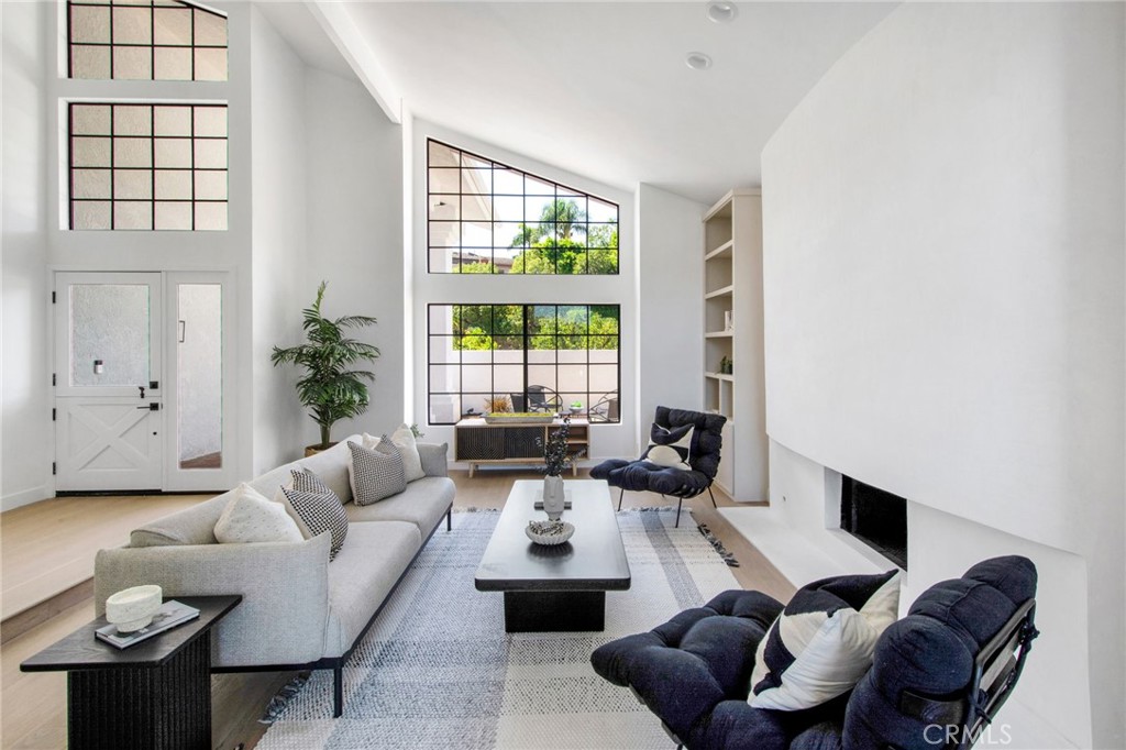 3000 Calle Grande Vista