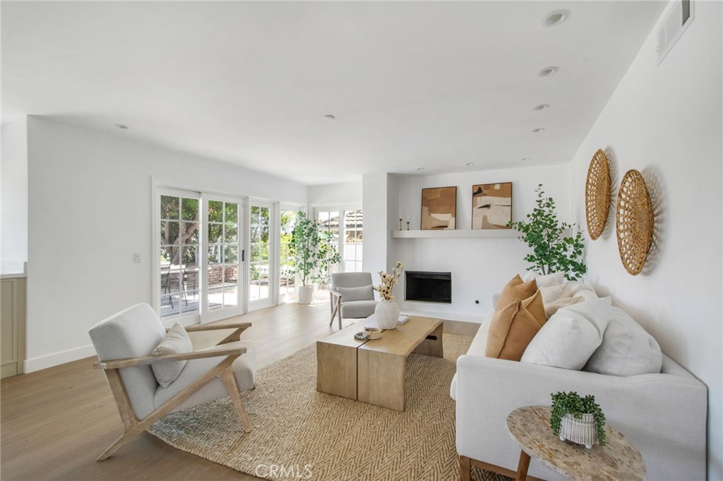 3000 Calle Grande Vista