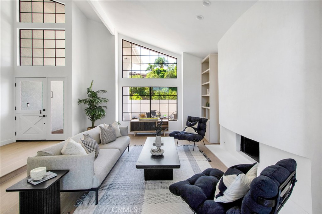 3000 Calle Grande Vista