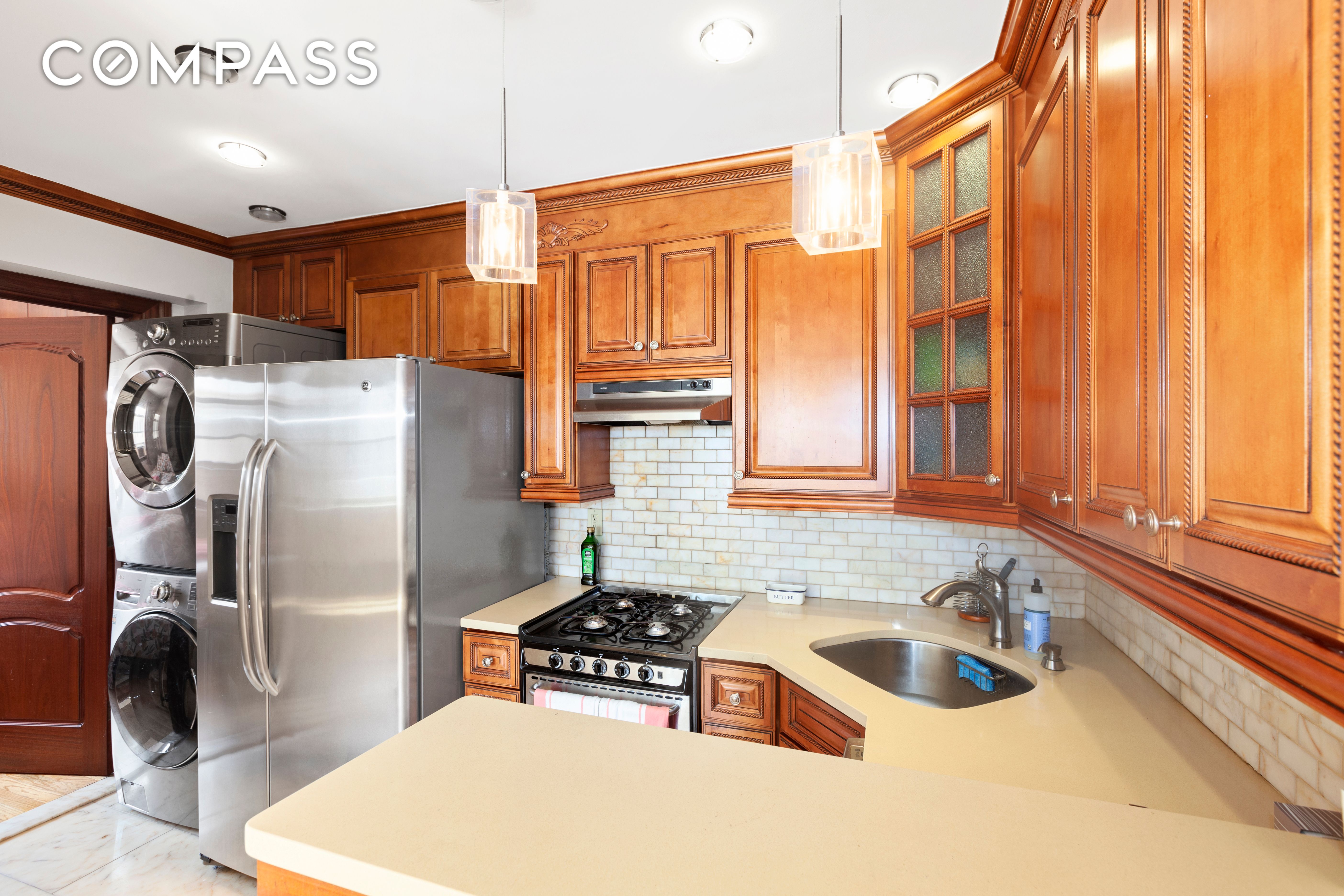 21-38 33rd Street Unit: 2-R