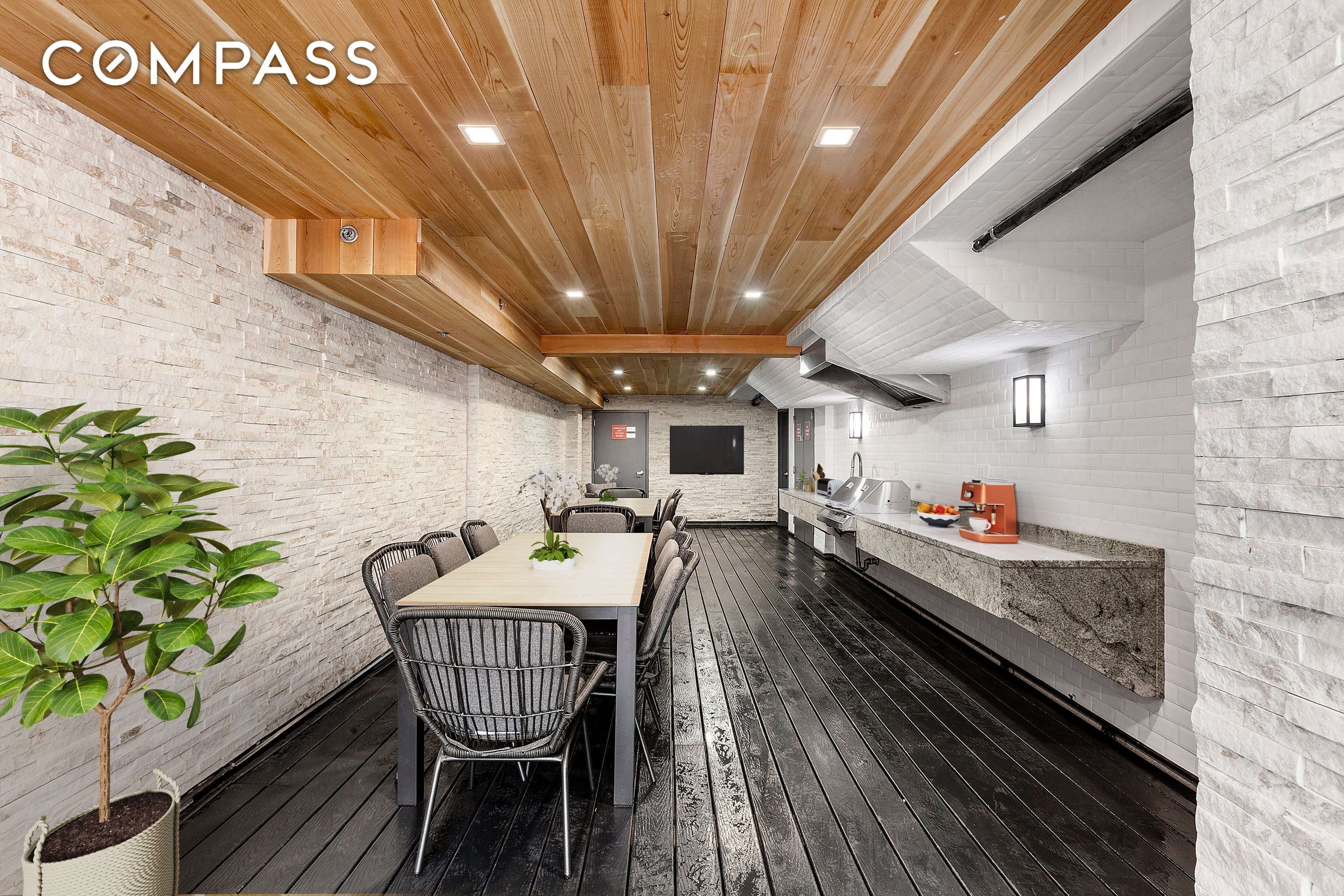 101 E 2nd Street Unit: 2-D