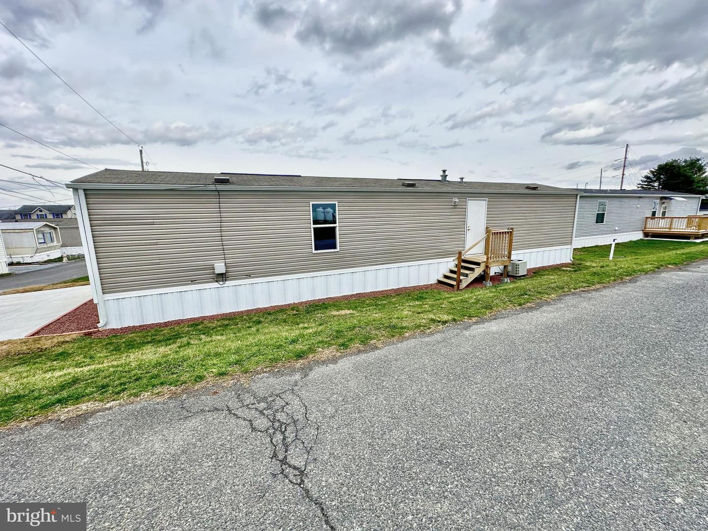 16 Woodland Ln