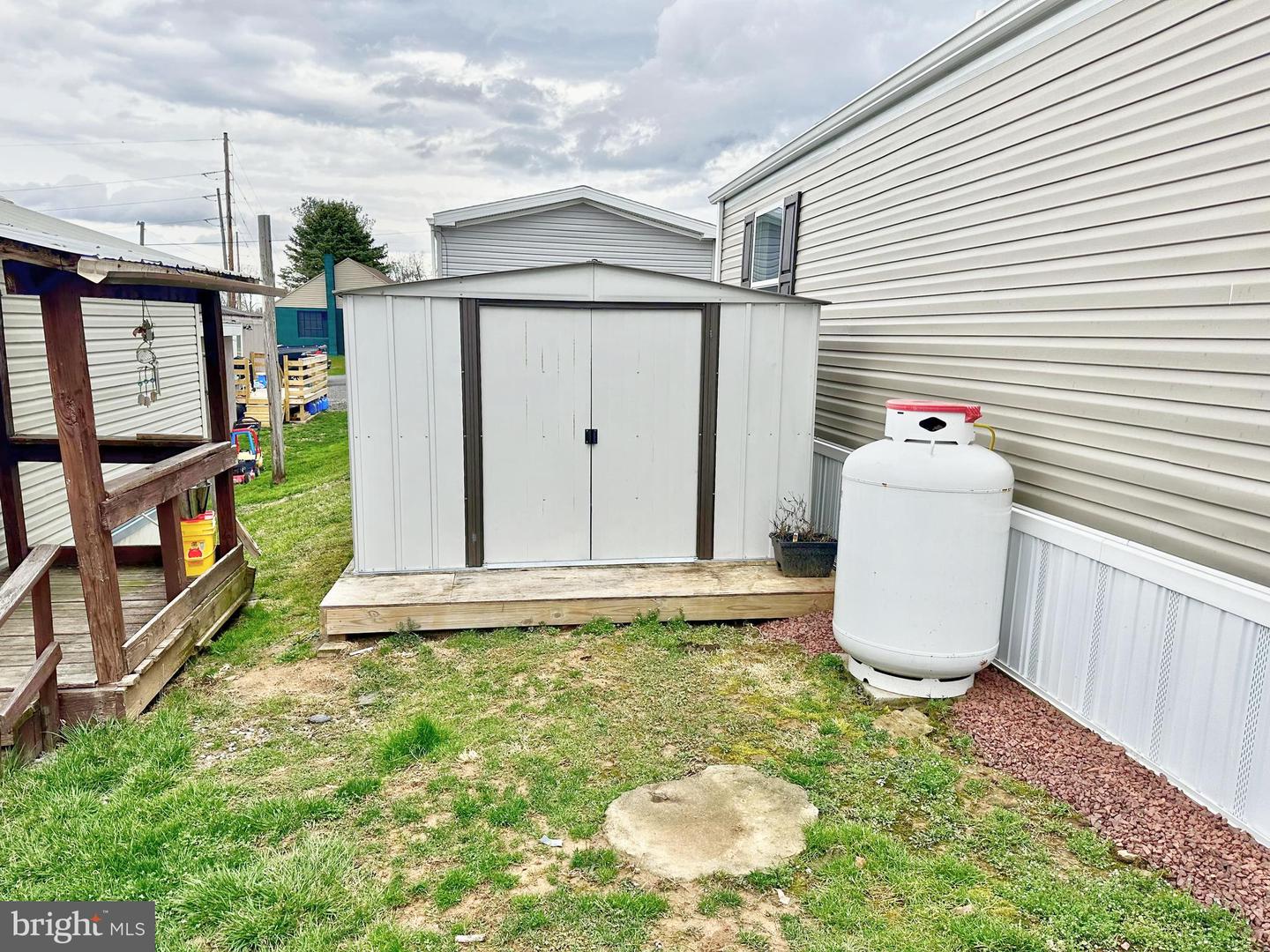 16 Woodland Ln
