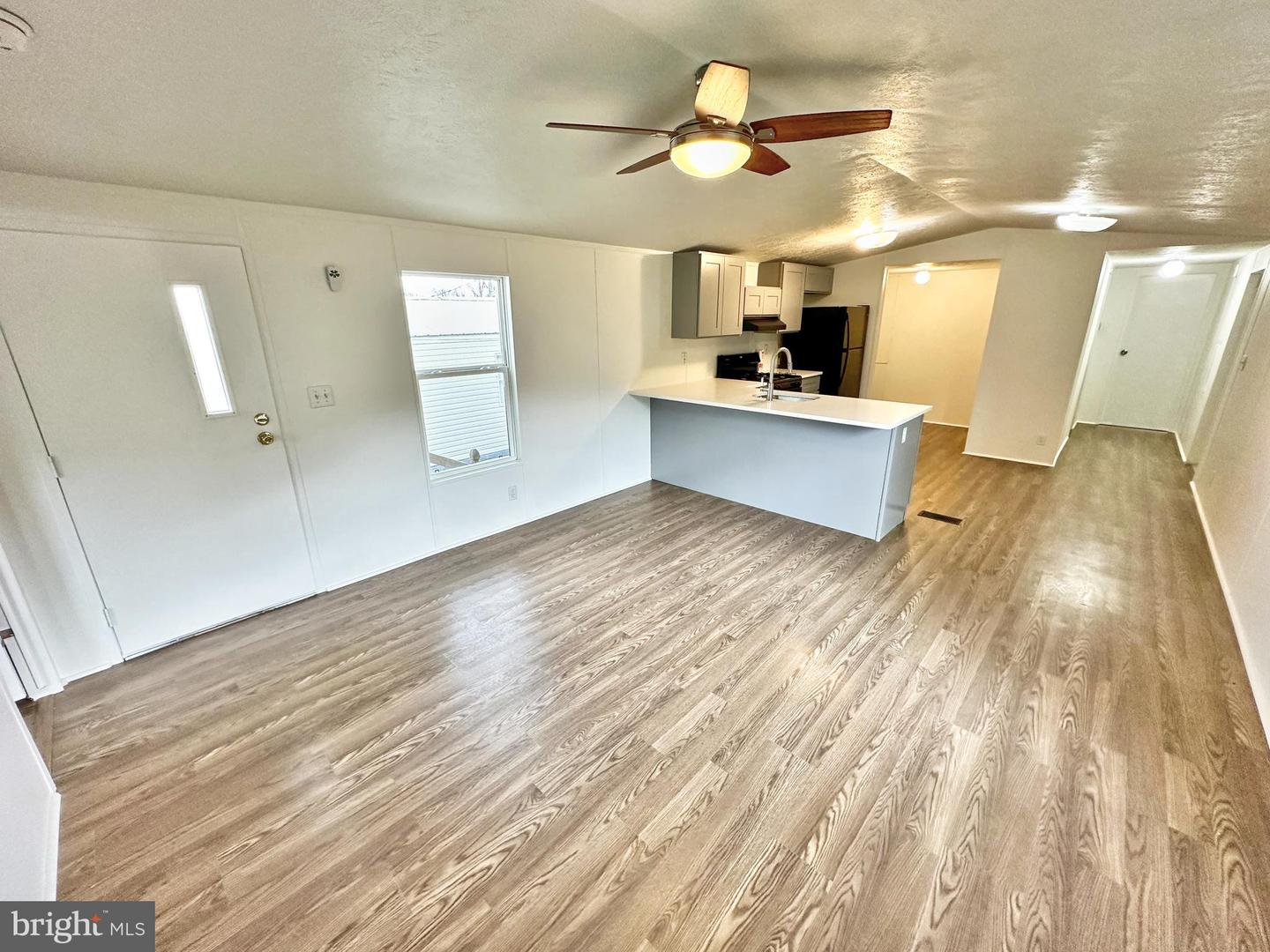 16 Woodland Ln