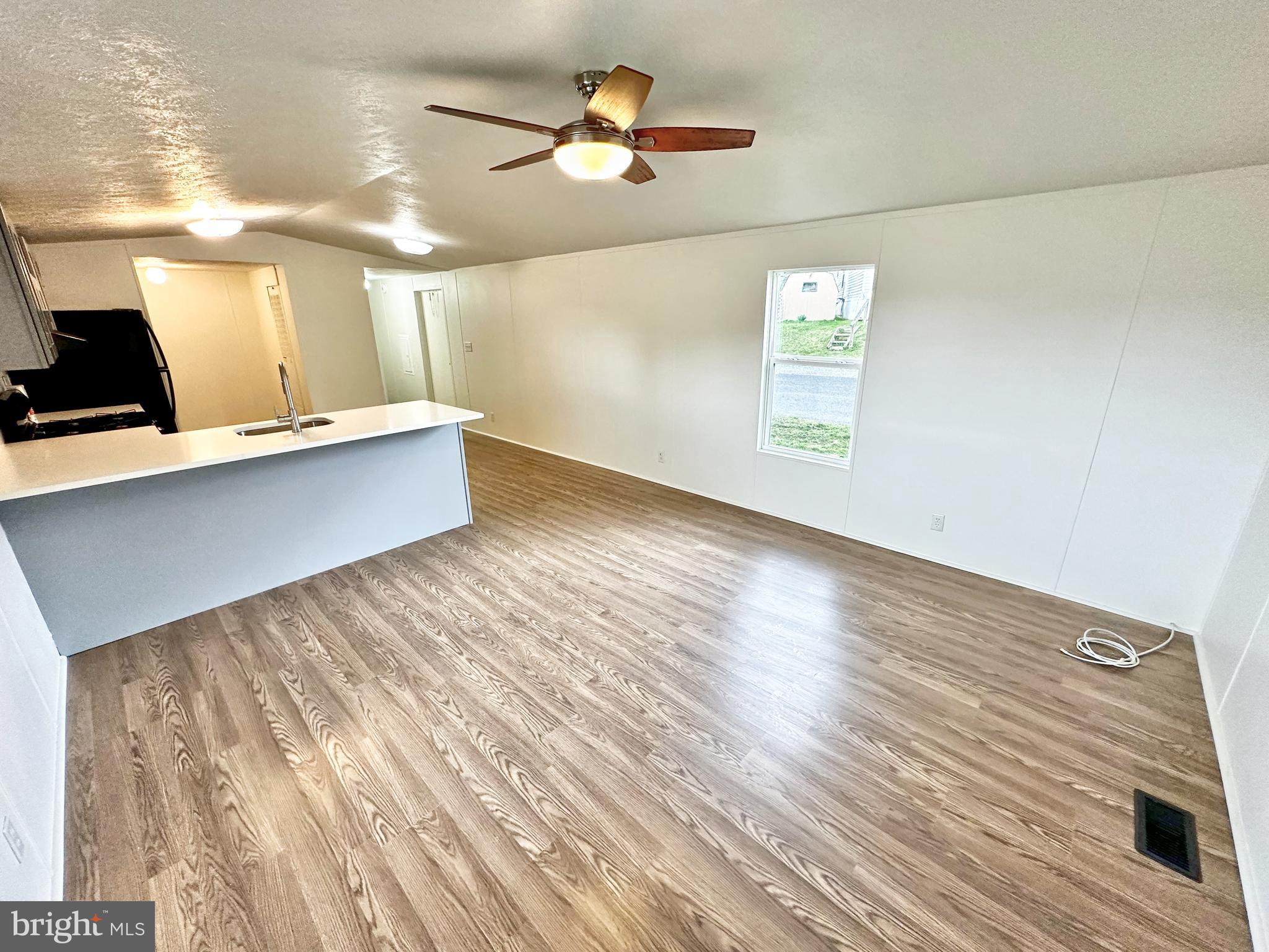 16 Woodland Ln