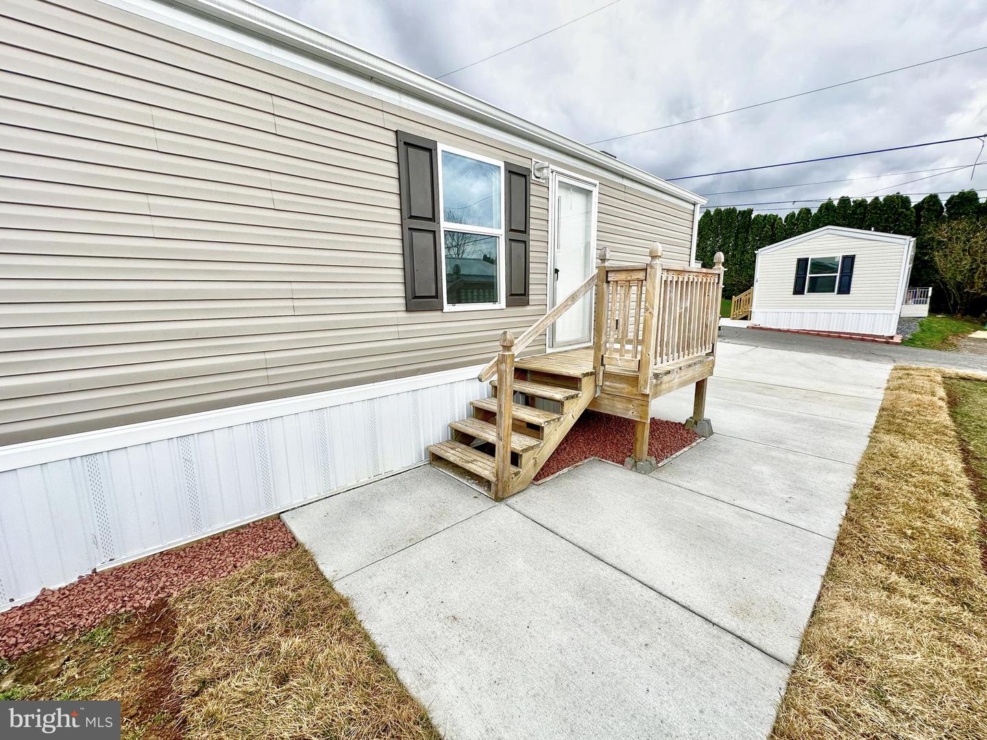 16 Woodland Ln
