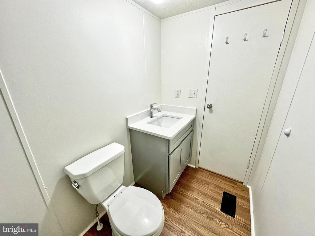 16 Woodland Ln