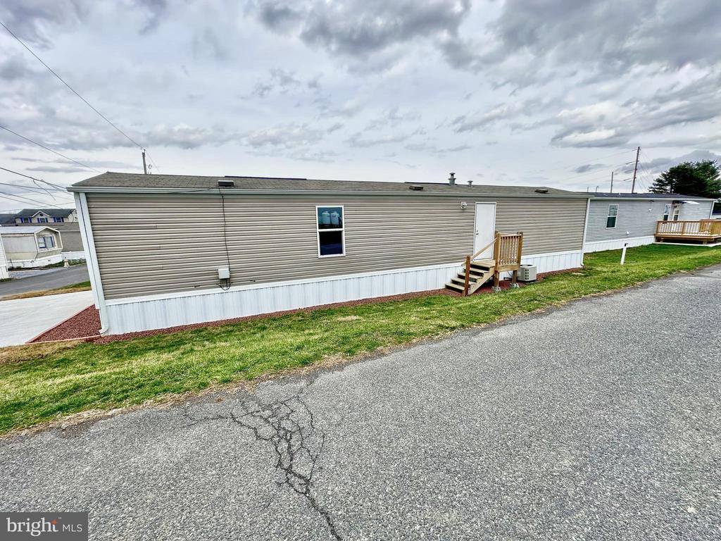 16 Woodland Ln