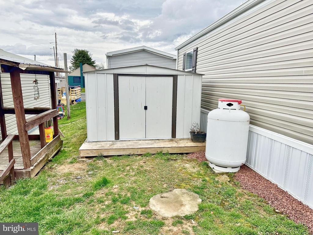 16 Woodland Ln