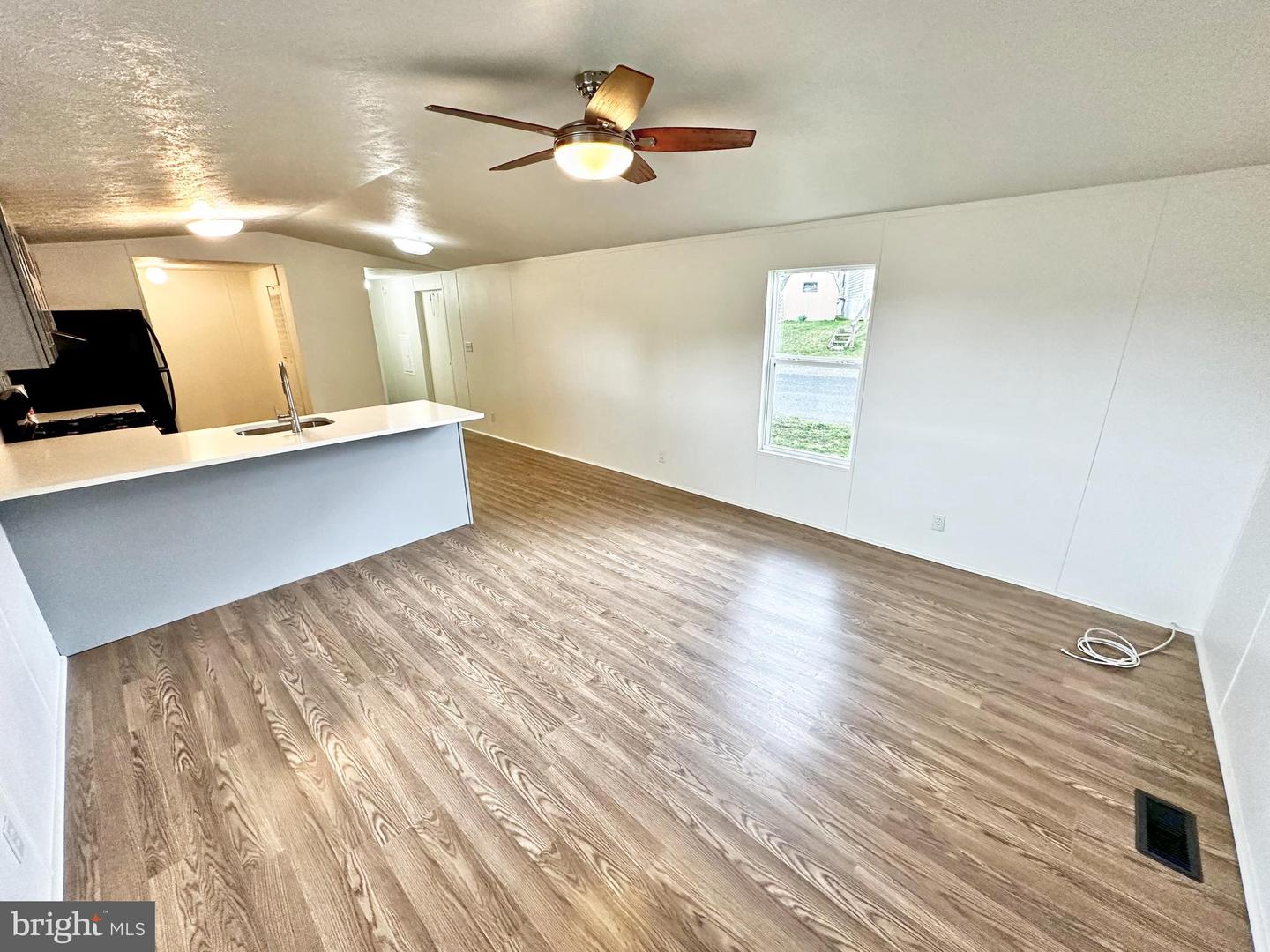 16 Woodland Ln