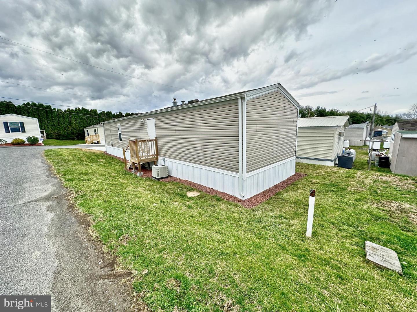16 Woodland Ln