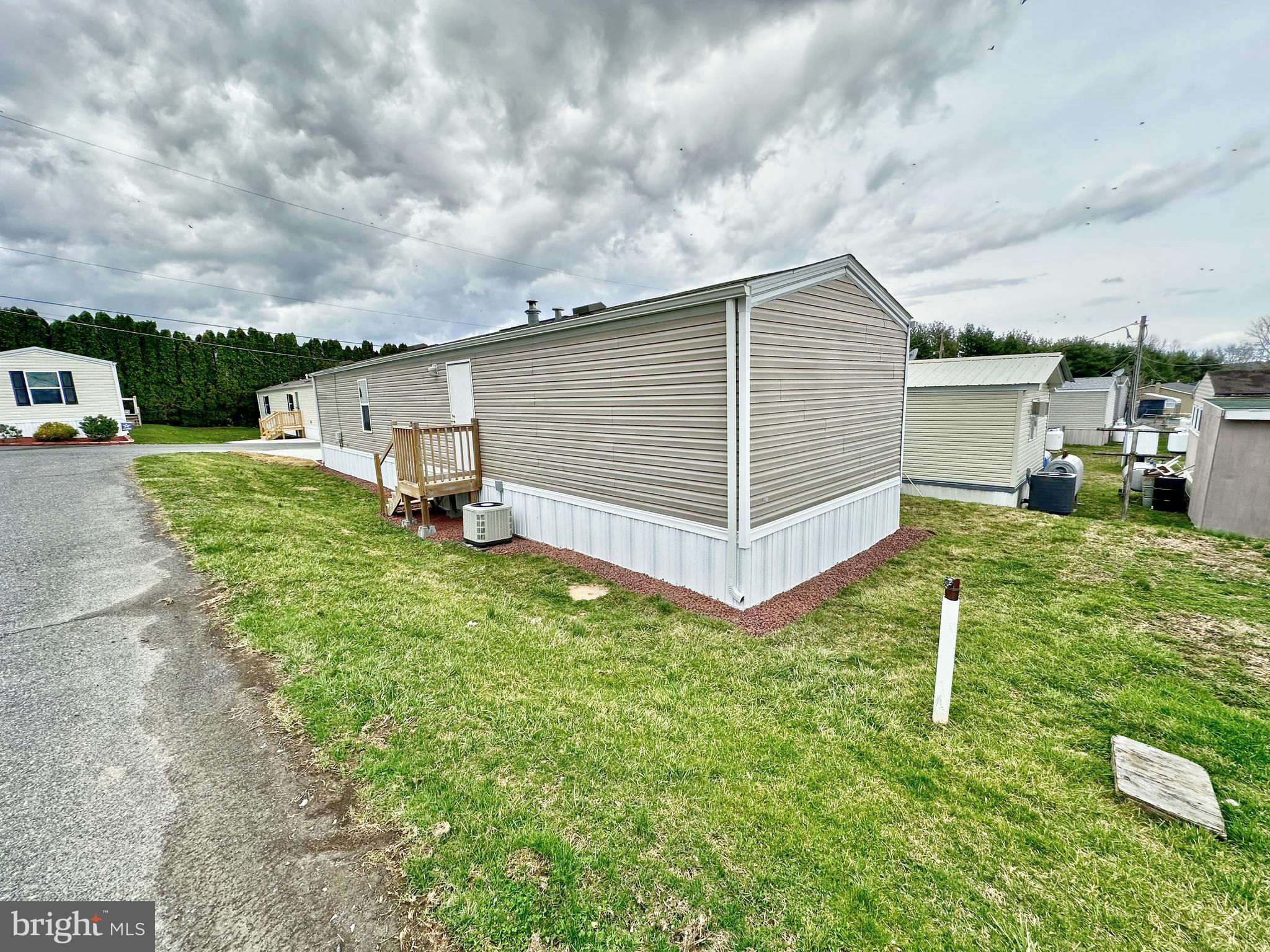 16 Woodland Ln