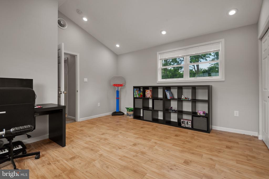 102 Serenity Ct