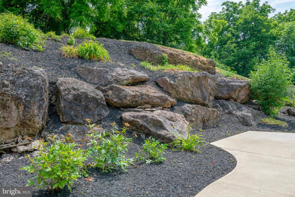 102 Serenity Ct