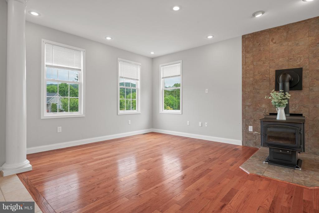 102 Serenity Ct