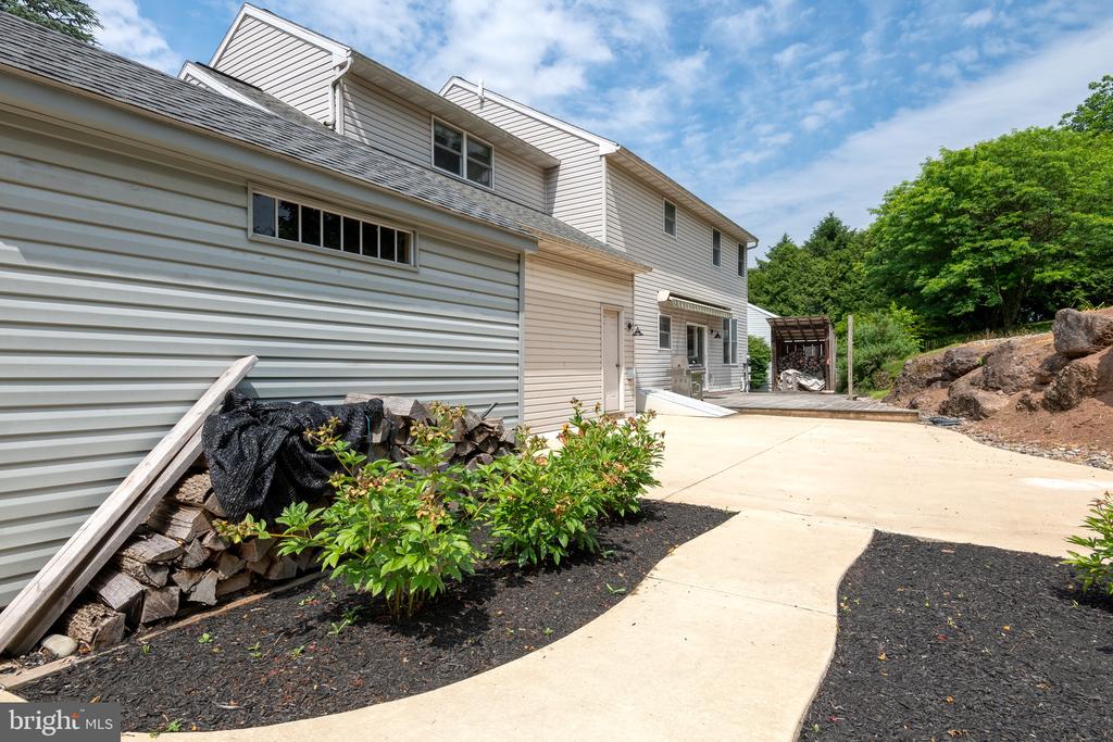 102 Serenity Ct