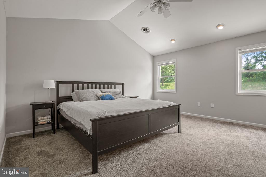 102 Serenity Ct