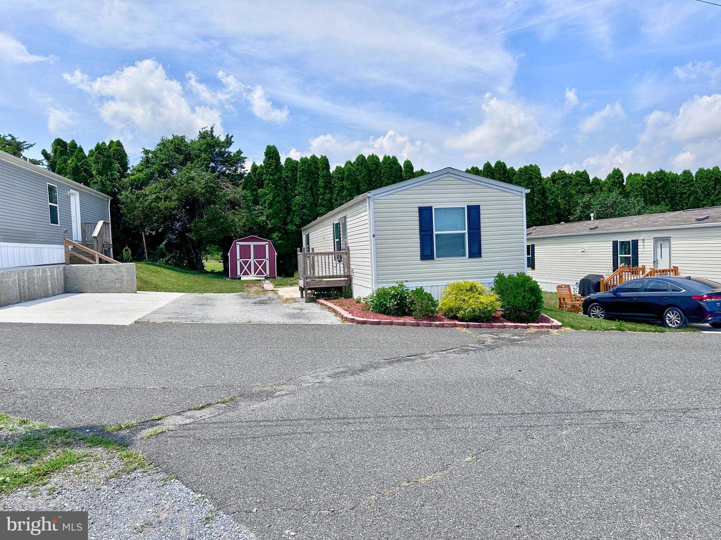 9 Woodland Ln