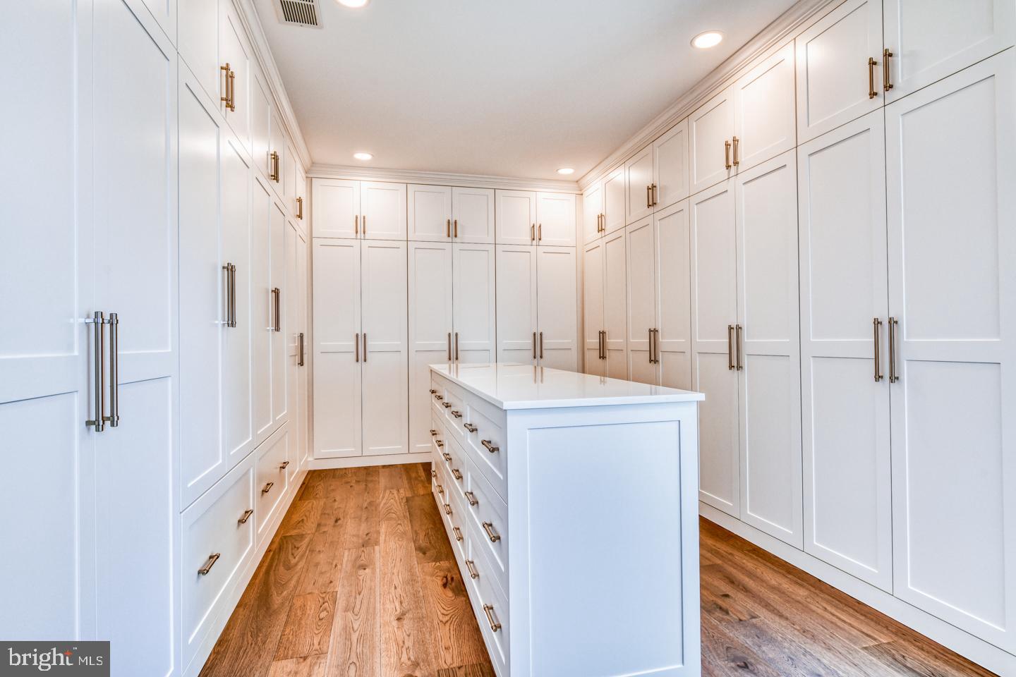 155 N Main STREET Unit: 6