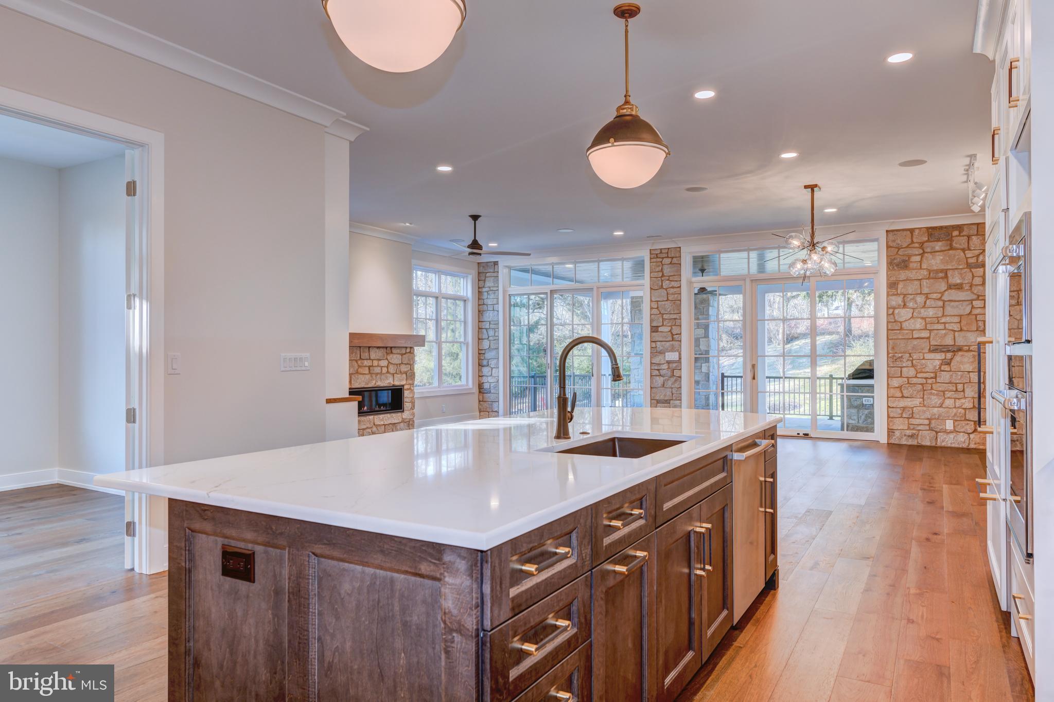 155 N Main STREET Unit: 6