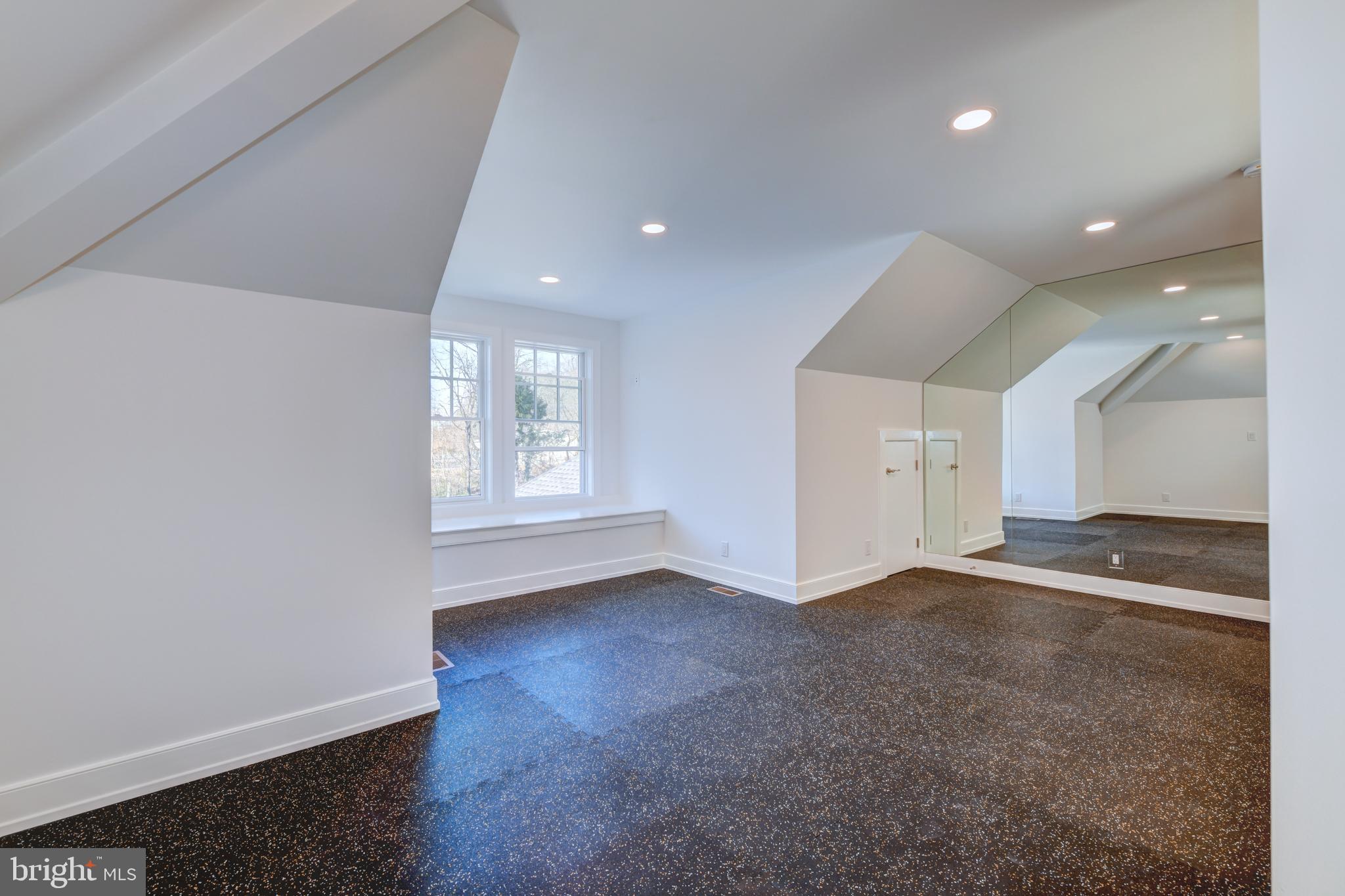 155 N Main STREET Unit: 6