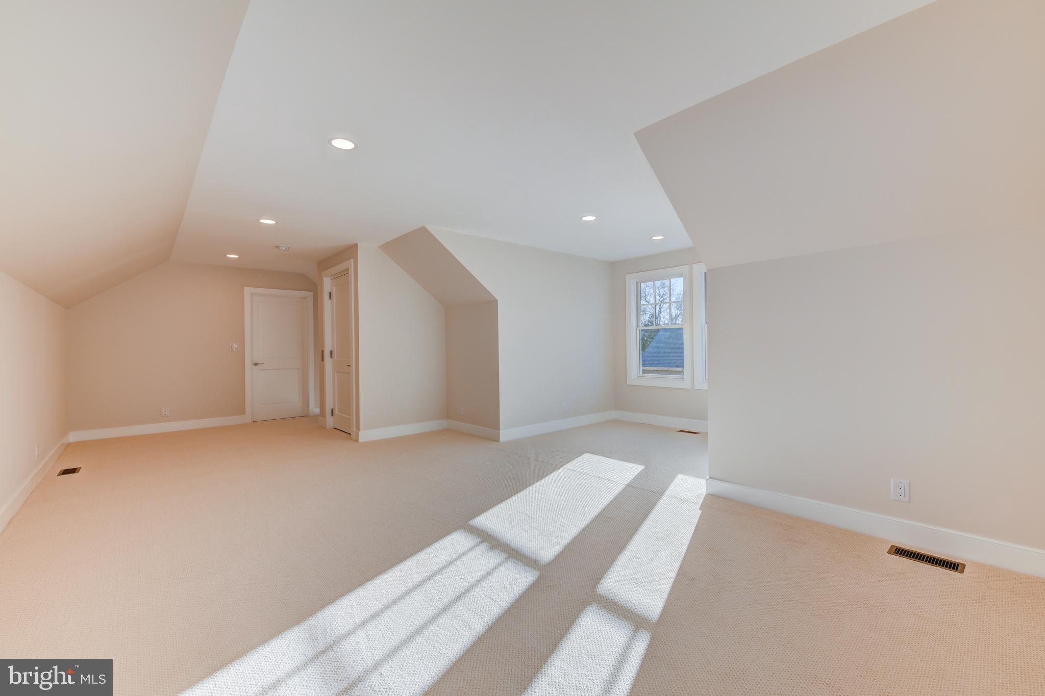 155 N Main STREET Unit: 6
