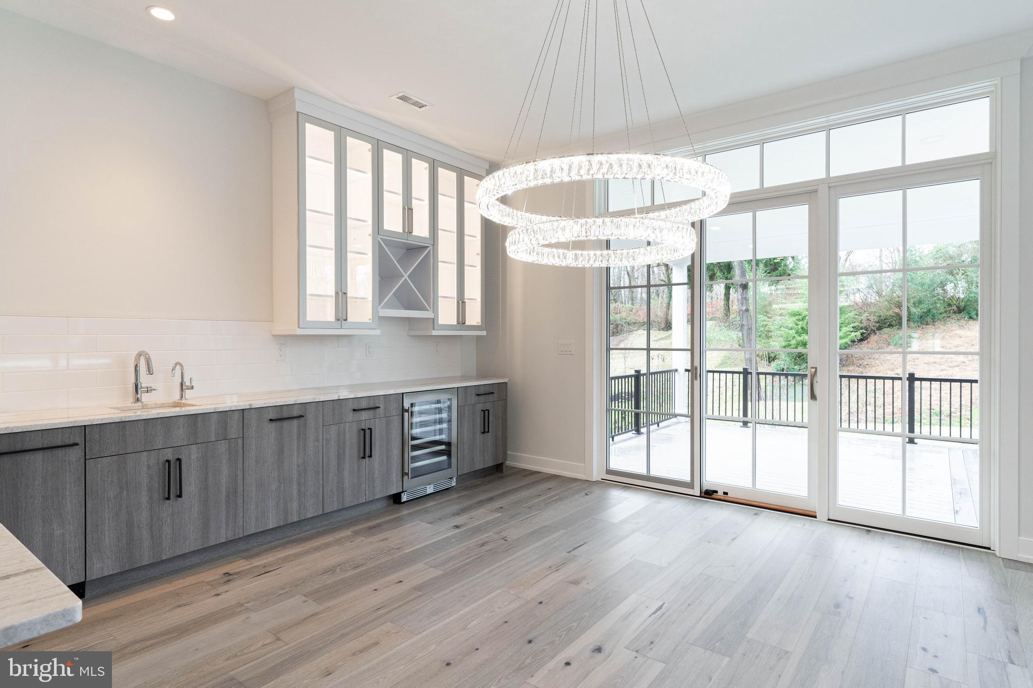 155 N Main STREET Unit: 6