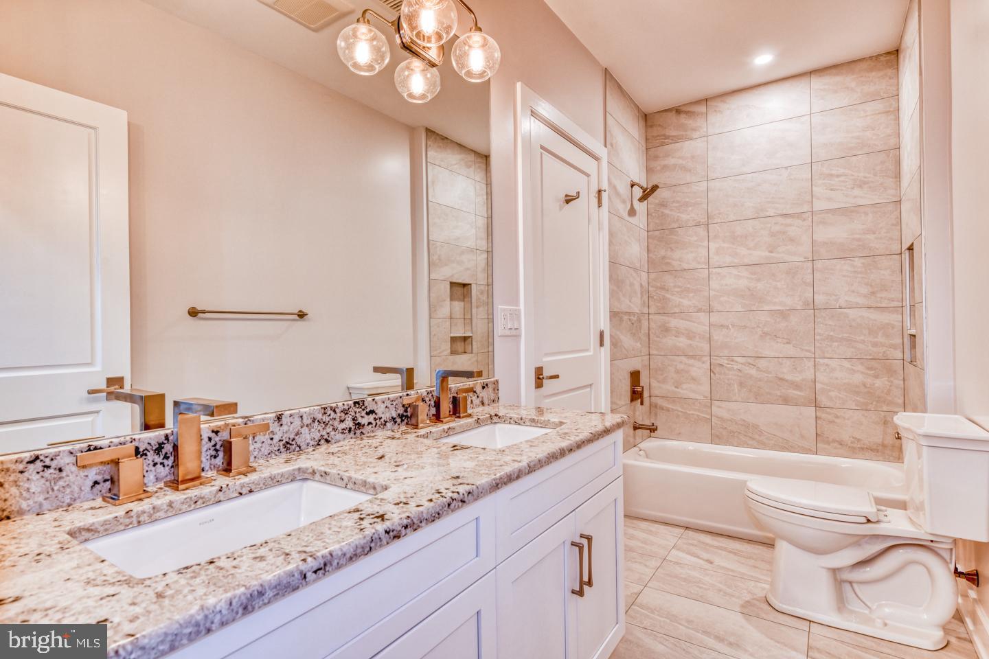 155 N Main STREET Unit: 6