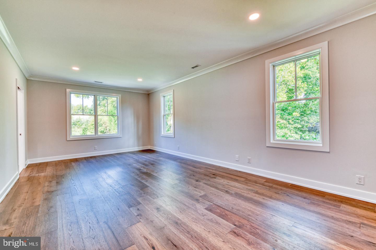 155 N Main STREET Unit: 6