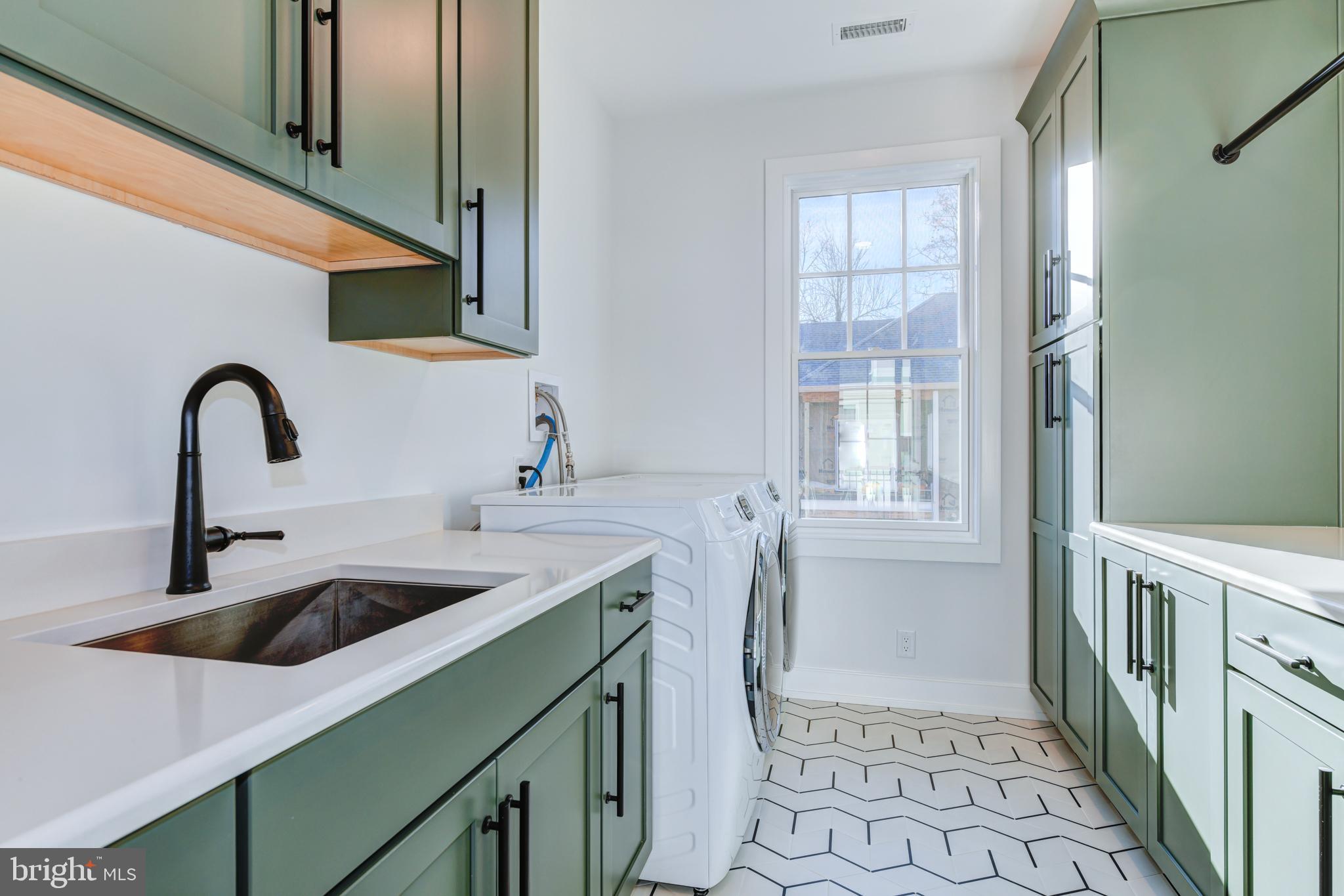 155 N Main STREET Unit: 6