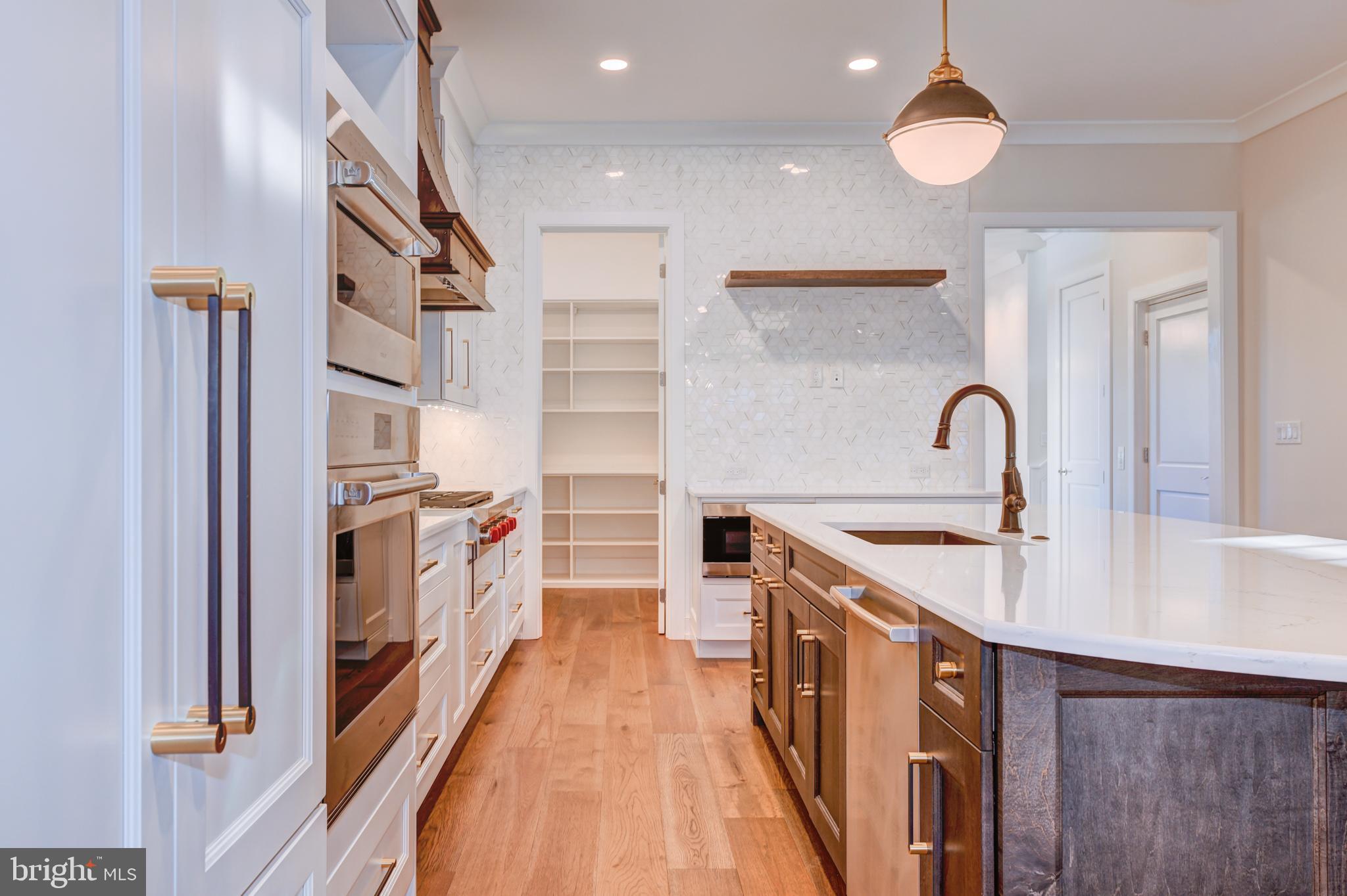 155 N Main STREET Unit: 6