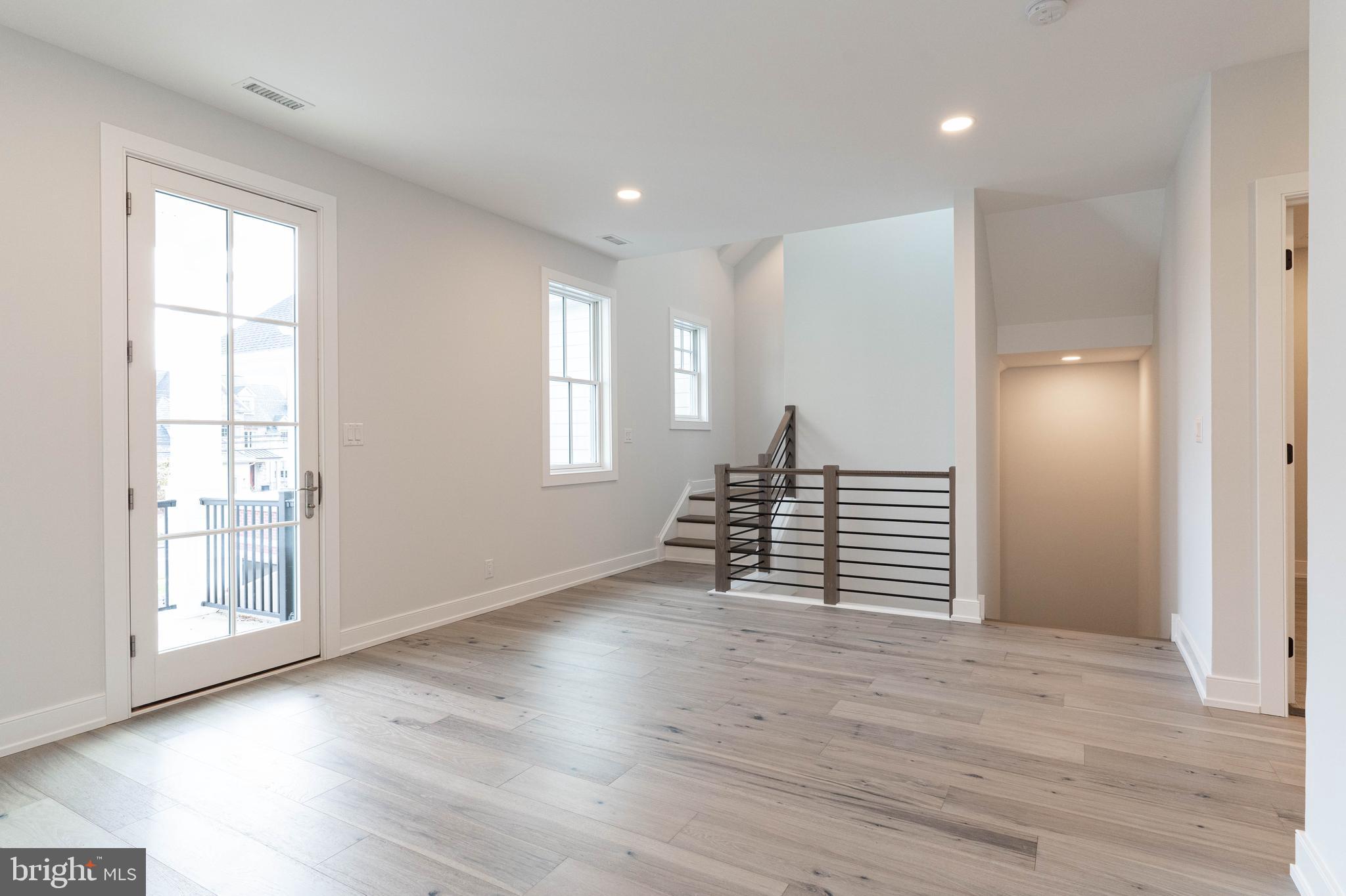 155 N Main STREET Unit: 6