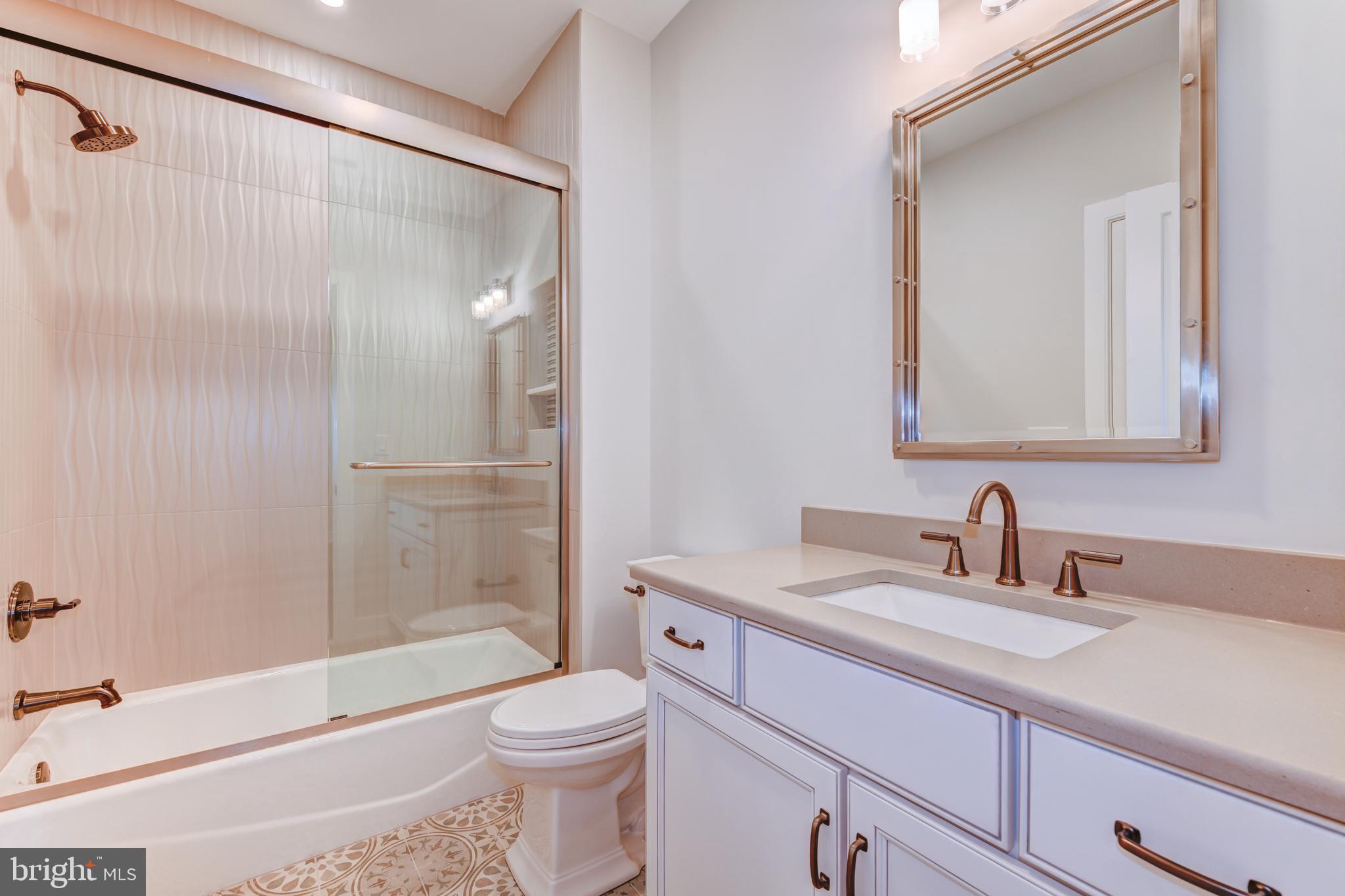 155 N Main STREET Unit: 6