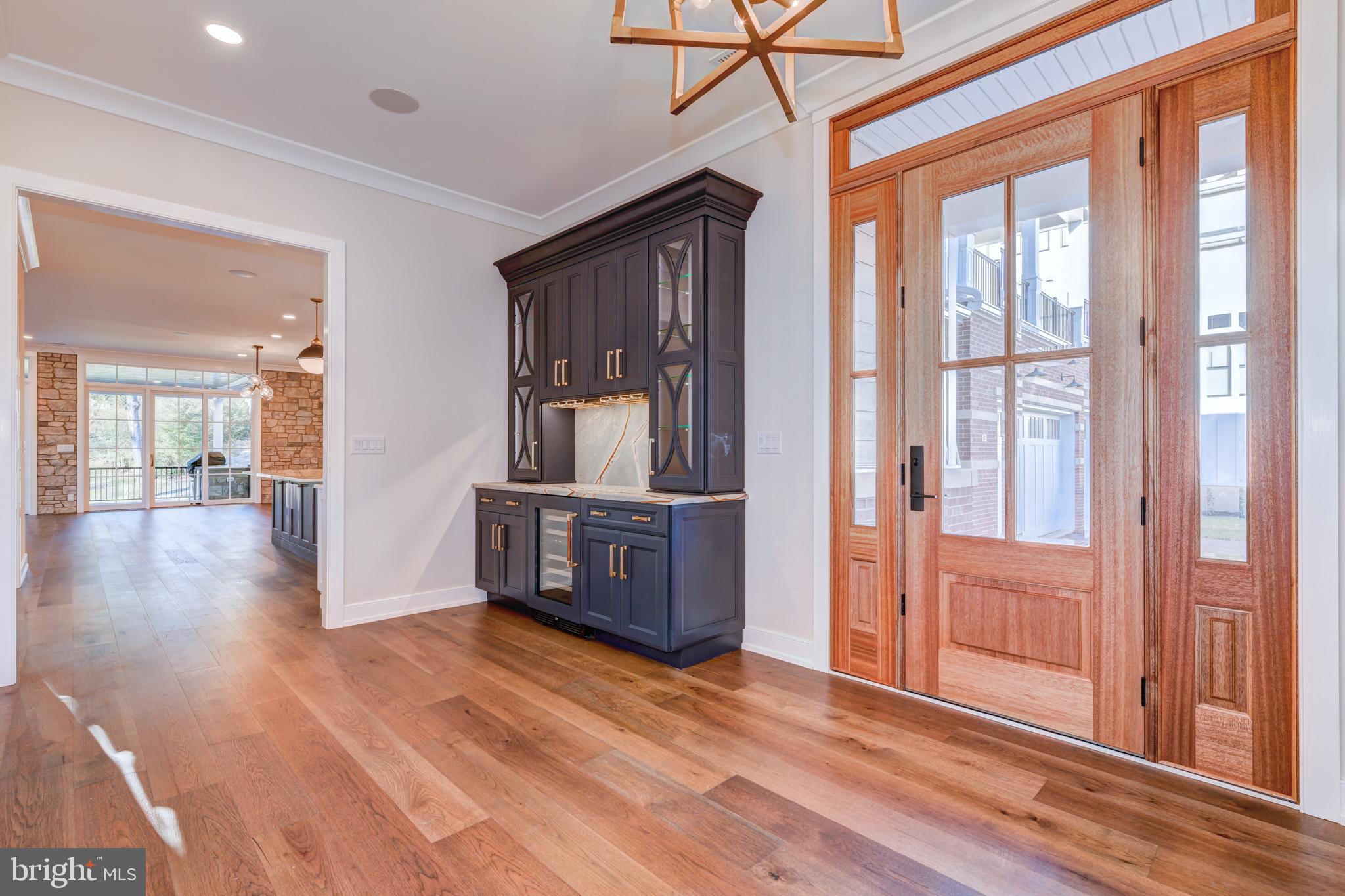 155 N Main STREET Unit: 6